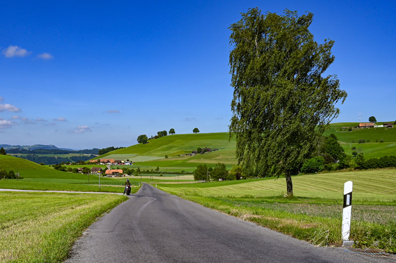 Über verwinkelte Landstrassen durchs Berner Oberland