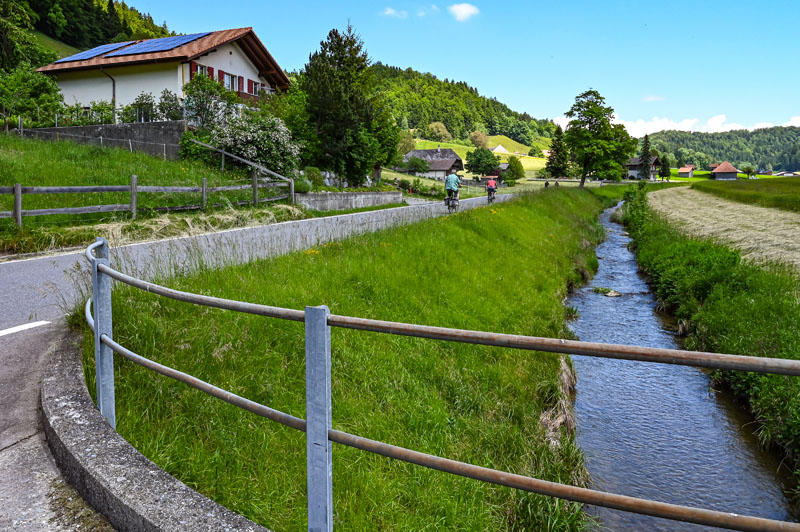Über verwinkelte Landstrassen durchs Berner Oberland
