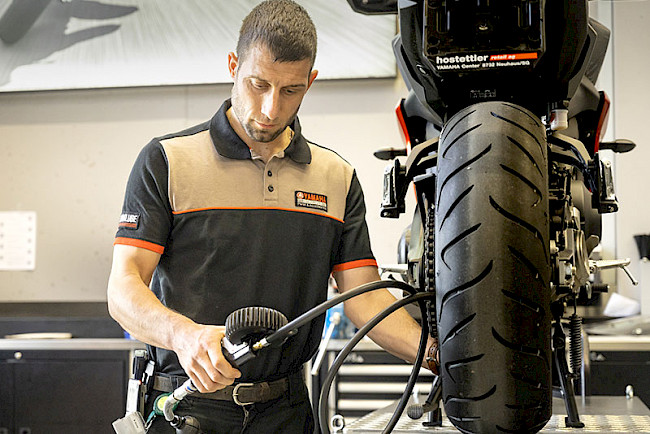 1. Contrôler les pneus: pression et profondeur du profil