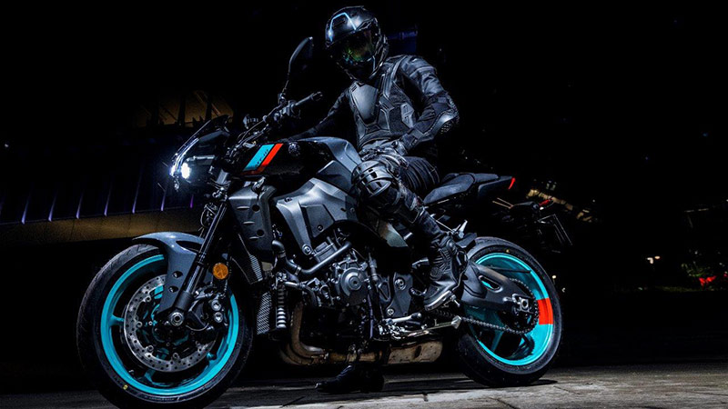 NEW MT-10: Master of Torque