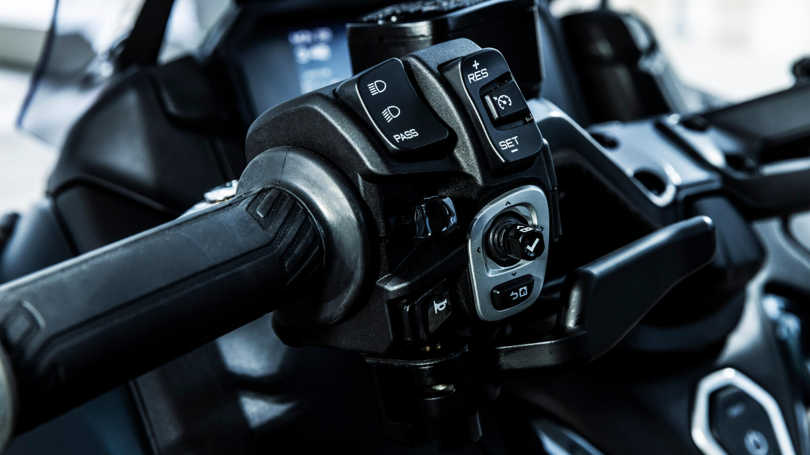 TMAX Tech MAX: die Ikone.