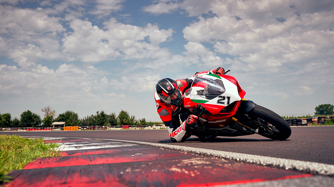 AB OKTOBER: NEW PANIGALE V2 BAYLISS